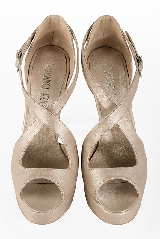 Gold women's closed back sandals, with crossed straps. Round toe. Very high slim heel with a platform at the front. Top view - Florence KOOIJMAN
